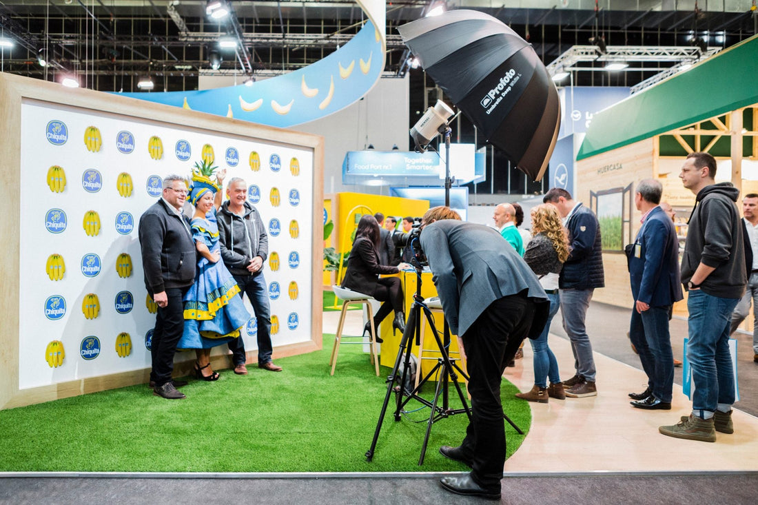 Fotodruckaktion am Messestand: Der einfache Leitfaden für mehr Aufmerksamkeit und Gespräche