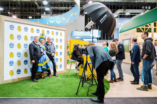 Fotodruckaktion am Messestand: Der einfache Leitfaden für mehr Aufmerksamkeit und Gespräche